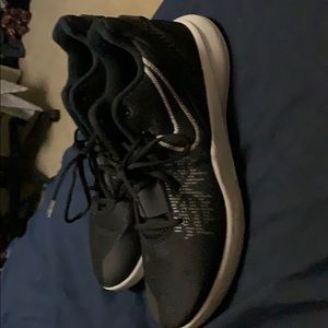 Men’s basketball shoes